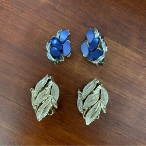 Silver Tone Blue Thermoset and Gold Tone Leaf Clip On Vintage earrings
